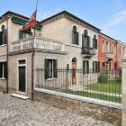 Apartment Italia: Delizioso Appartamento In Villa Con Giardino Esclusivo Di ...