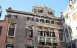 Apartment Venezia Veneto: Gradevole Appartamento Con 1 Camera + 2 Divani ...