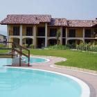 Apartment Montinelle: Lago Di Garda - Alloggio In Residence Con Piscina E Ampio ...