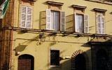 Apartment Cossignano Radio: Grande Appartamento In Un Edificio Storico Nel ...